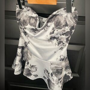 SUZY SHIER Grey rose pattern peplum strapless top. SMALL. Soft material.
